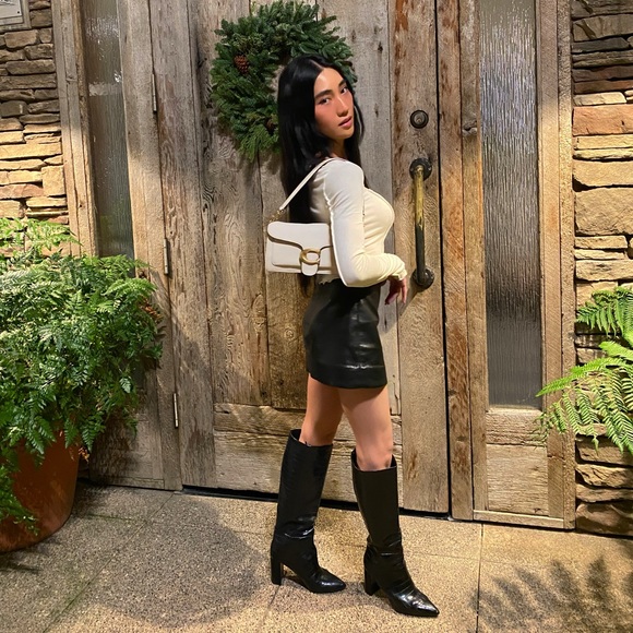 Meet your Posher, Rhea - Picture 3 of 9